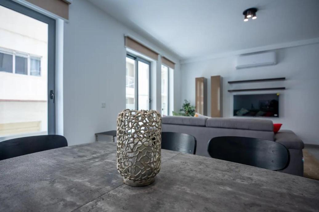 Modern Comfort In Location Apartment