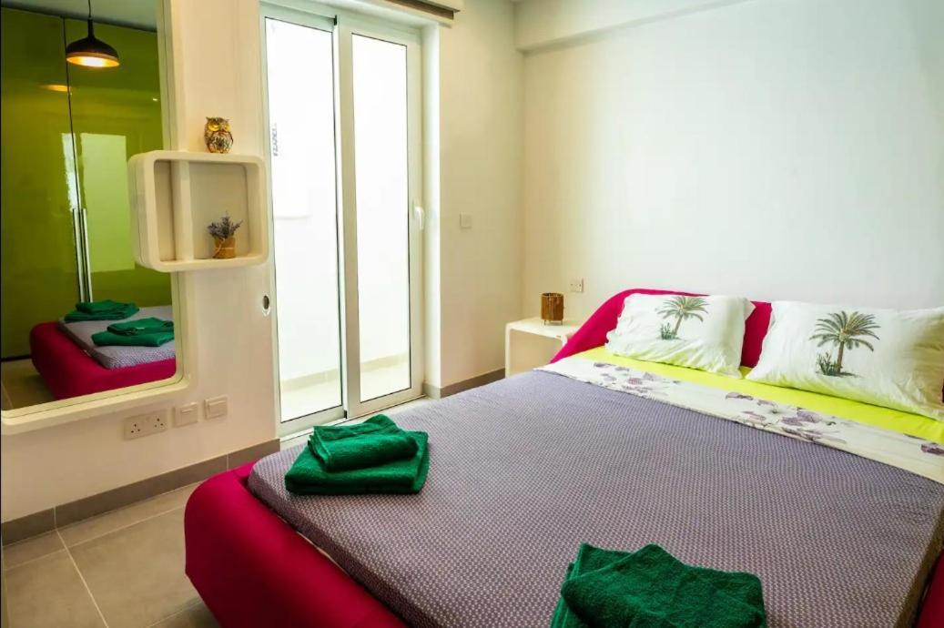 Modern Comfort In Location Apartment *