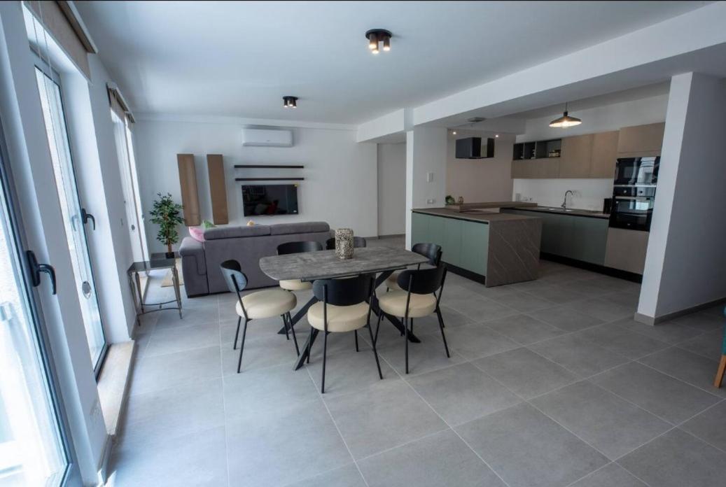Modern Comfort In Location Apartment Sliema