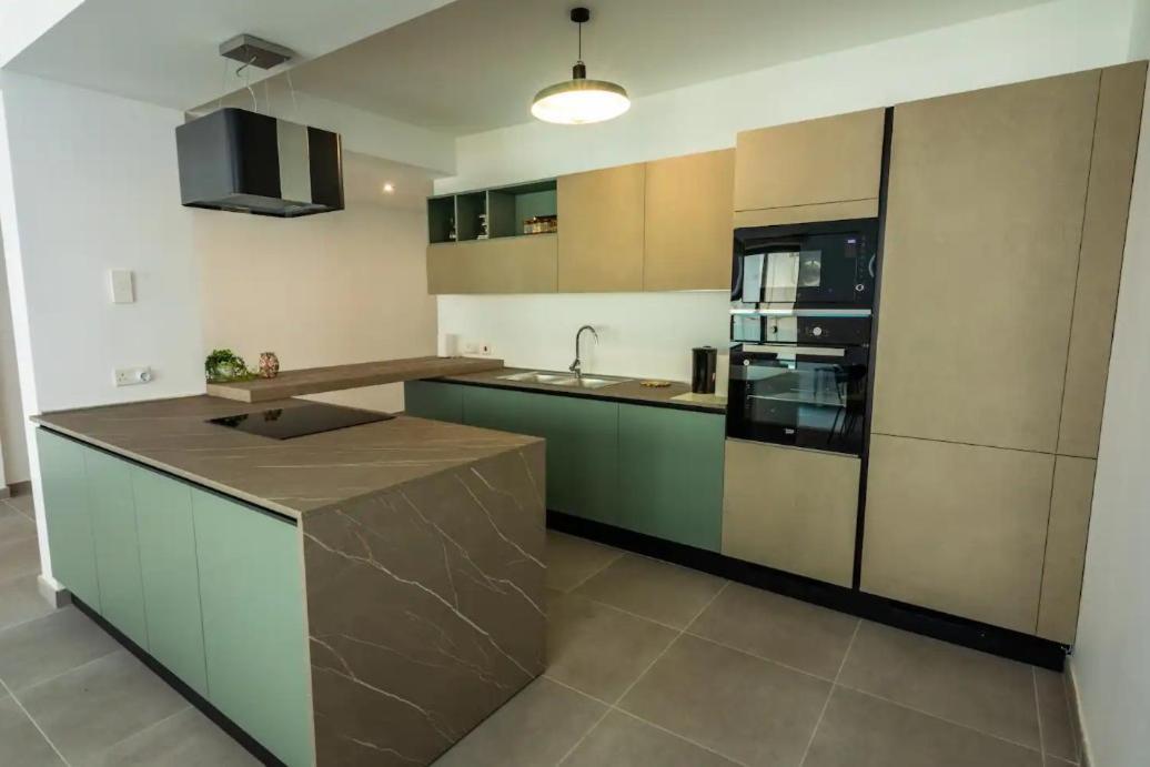 Modern Comfort In Location Apartment
